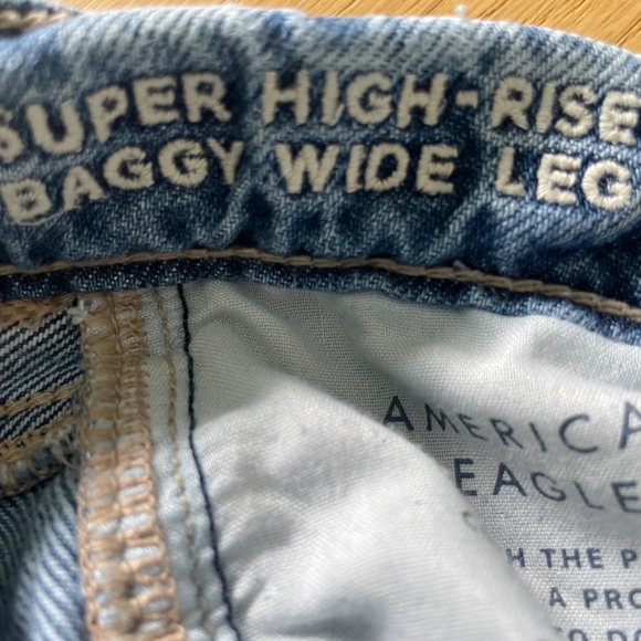 American Eagle Outfitters High-Waisted baggy leg jean medium wash - Picture 8 of 9